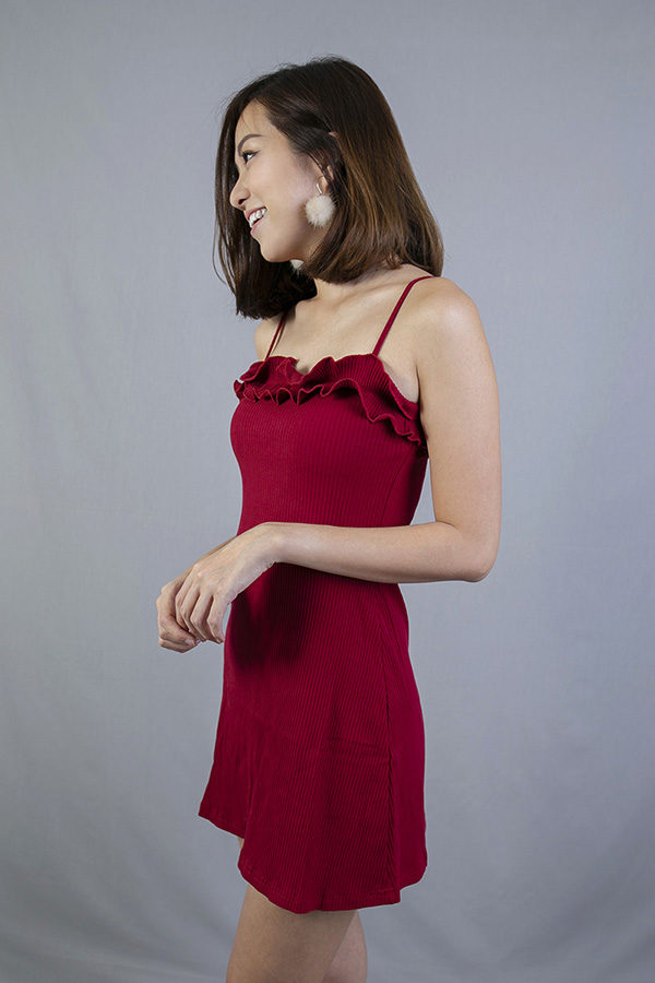 LISA RUFFLED KNIT DRESS (RED)